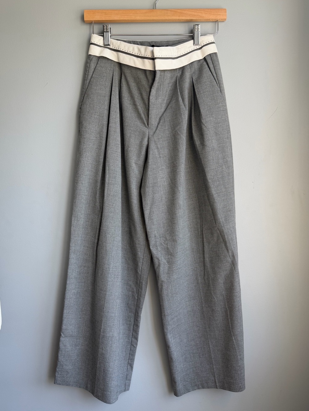 stradivarius Gray Wide-Leg Pleated Dress Pants with White Waistband